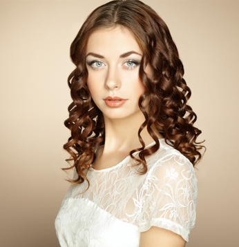 Kundenstimme – Lockenstyling zu Hause Kundin Julia mit professionellen Locken – Friseur Heidelberg Hausbesuch